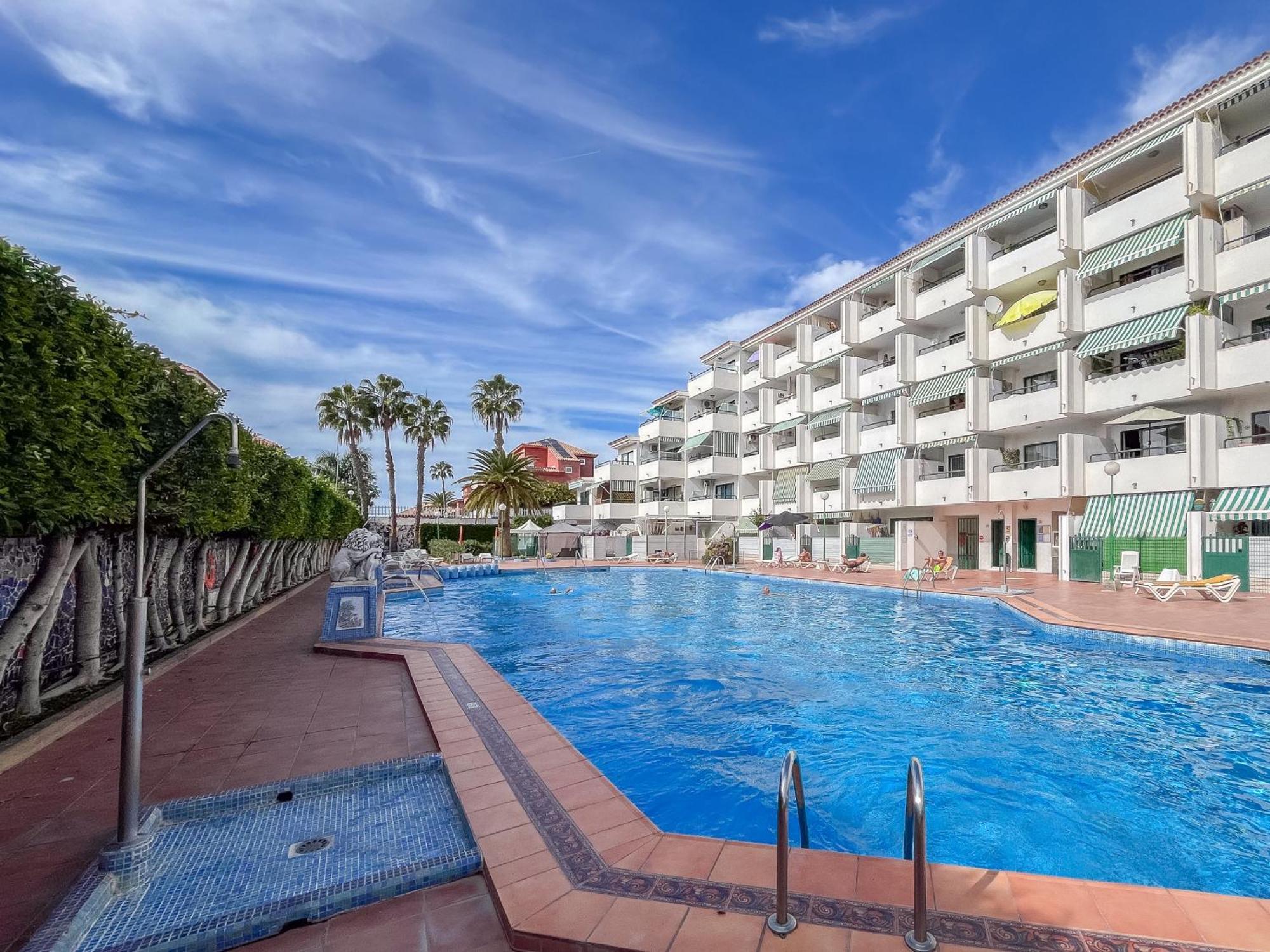 Floral - Large Private Terrace With Pool Apartment