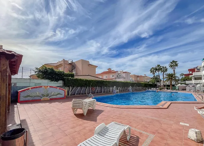 Floral Home - Large Private Terrace With Pool