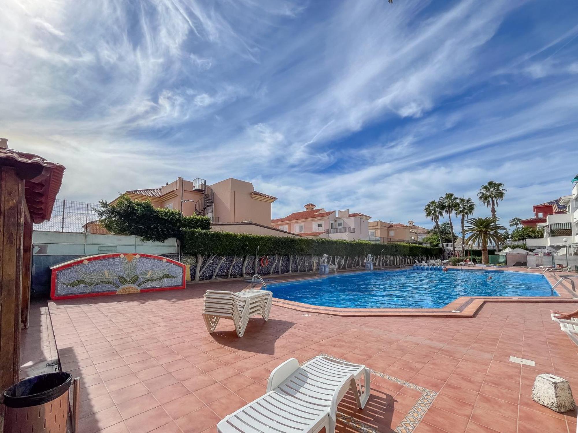 Floral - Large Private Terrace With Pool